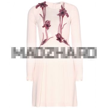 Светлорозова рокля с флорален мотив